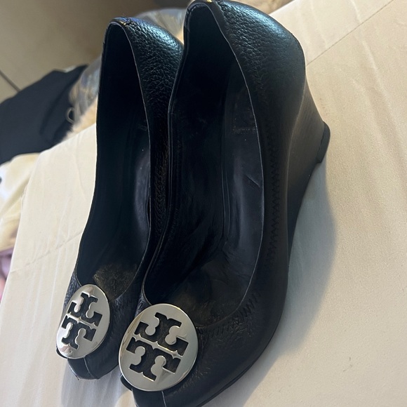 Tory Burch Black Leather Logo Cap-Toe Ballet Flats - Picture 6 of 7
